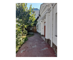 Ultracentral, ofer spre inchiriere 3 camere la curte, ideal sediu firma