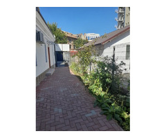 Ultracentral, ofer spre inchiriere 3 camere la curte, ideal sediu firma