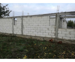 Vand casa aflata in constructie.