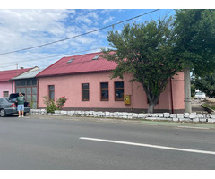 Vând casă singur in curte