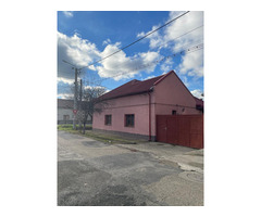 Vând casă singur in curte