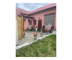 Vând casă singur in curte