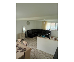 Casa de vânzare lângă pădure.