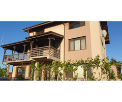 Casa / vila pe malul lacului