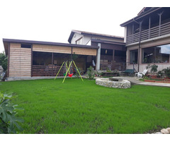 Casa / vila pe malul lacului