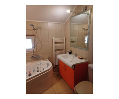 Închiriez casă Aroneanu - 5 camere, 1000 mp curte, panouri fotovoltaice, 5 km de Podu de Fier