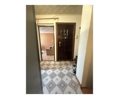 Apartament 3 camere decomandat, 54 mp utili, etaj 4/4 + pod, 2 balcoane – Costesti, central