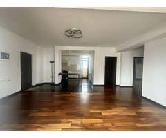 Inchiriez apartament 3 camere nemobilat zona Baneasa cu loc parcare subterana