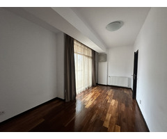 Inchiriez apartament 3 camere nemobilat zona Baneasa cu loc parcare subterana