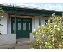 Vand Casa batraneasca cu gradina