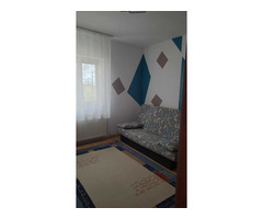 Inchiriere apartament 2 camere-comuna 1 decembrie,langa primarie
